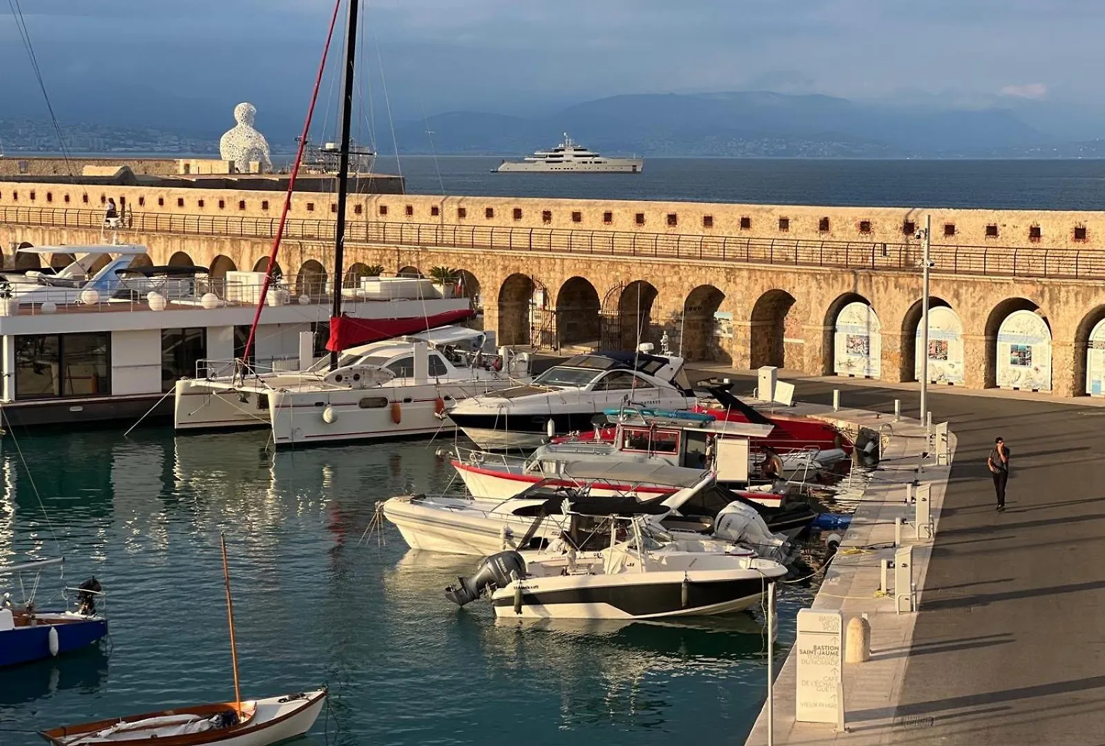 Botel Location Cote D Azur Hotel Antibes